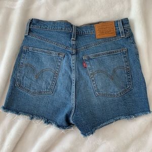 Levi’s Ribcage Shorts 28